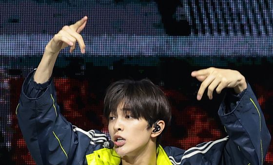 건호, 무대를 지배하는 자