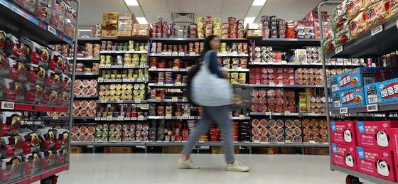 중동전쟁 여파…유통업계 '봄철 특수' 주춤