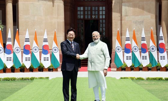 이재명 대통령, 나렌드라 모디 인도 총리와 기념촬영