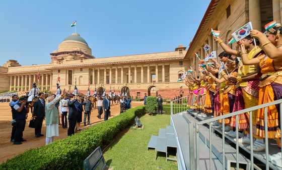 '인도 국빈 방문을 환영합니다'