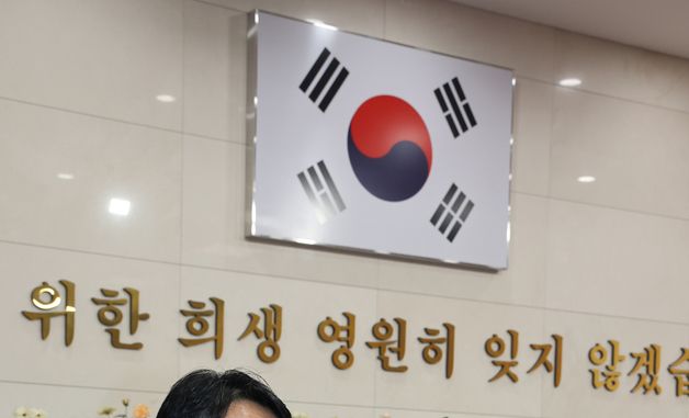 추모사하는 한삼석 권익위 부위원장