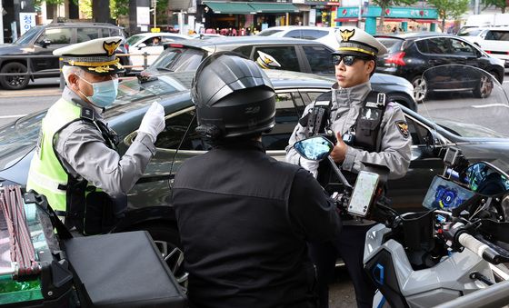 경찰, 우회전 일시정지 위반 집중단속