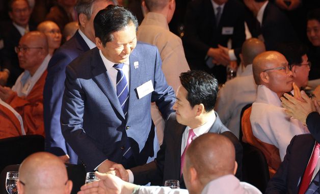 인사 나누는 정청래·장동혁