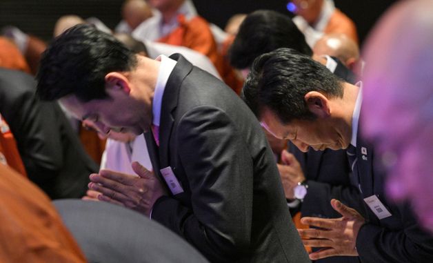 봉축법요식 참석한 김민석 총리·정청래·장동혁