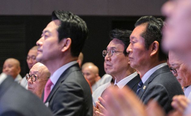 봉축법요식 참석한 김민석 총리·정청래·장동혁