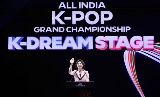 케이팝 경연대회 축사하는 김혜경 여사