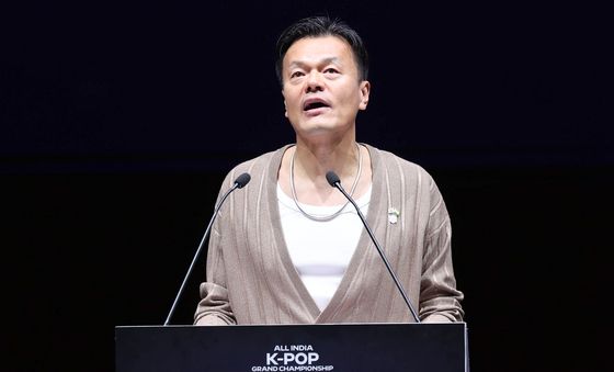 환영사하는 박진영 대중문화교류위원장