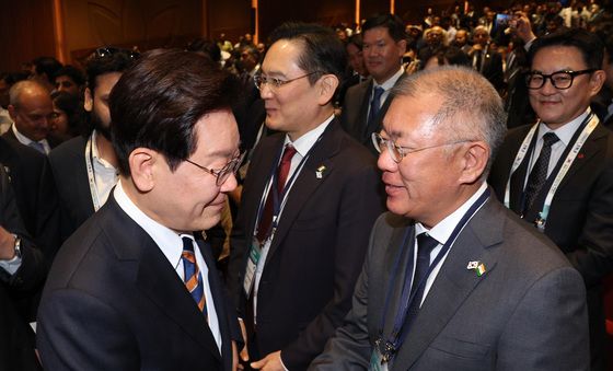 악수하는 이재명 대통령·정의선 회장