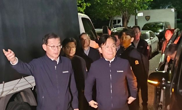 화물연대 사고 현장 찾은 김영훈 고용노동부 장관