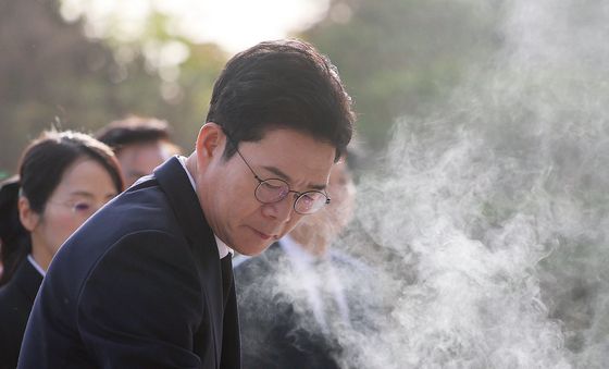 현충탑에 분향하는 정원오 후보