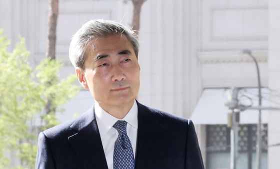 신현송 신임 한은 총재, 첫 출근길