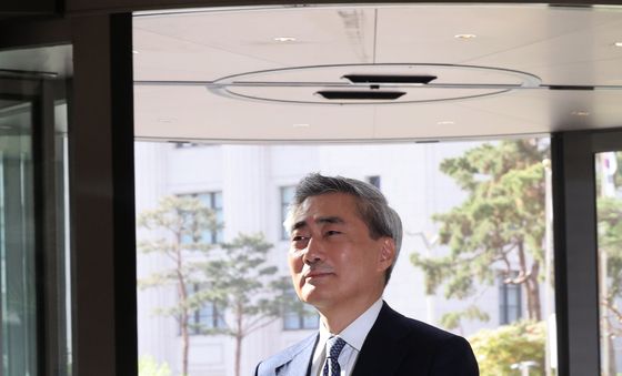 첫 출근하는 신현송 신임 한은 총재