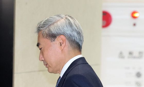 첫 출근하는 신현송 신임 한은 총재