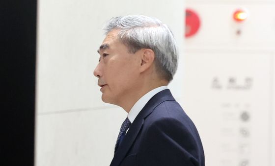 신현송 한은 총재, 첫 출근길