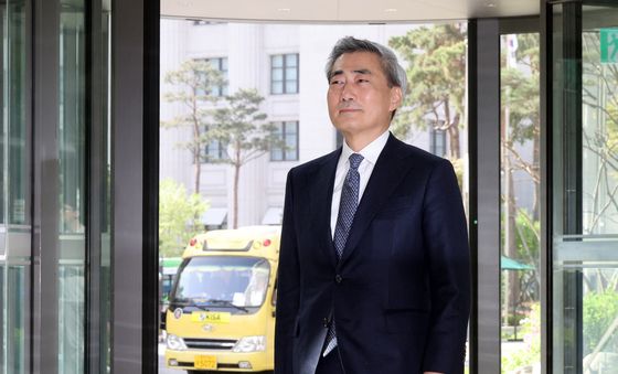 첫 출근하는 신현송 신임 한국은행 총재