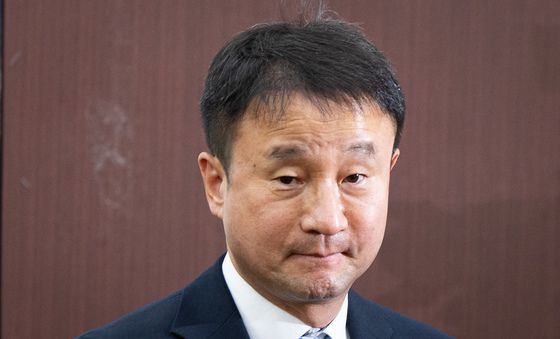 원내대책회의 들어서는 한병도 원내대표