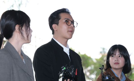 법원 출석하는 송민호