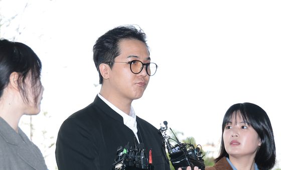 송민호, 병역법 위반으로 1차 공판 출석