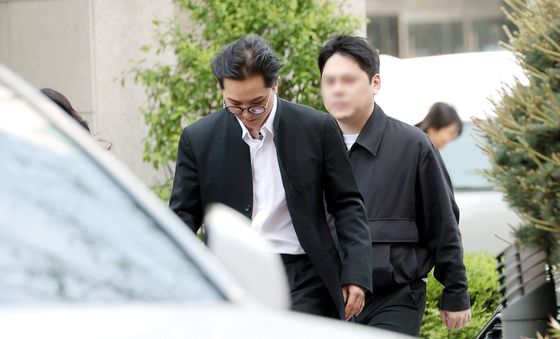 1차 공판 출석하는 송민호