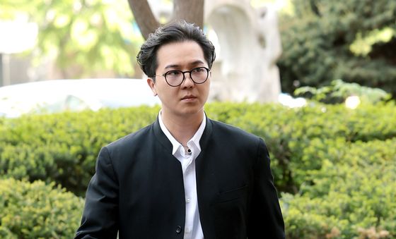 '병역법 위반' 혐의 송민호, 법원 출석