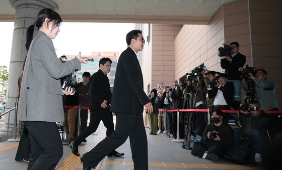 1차 공판 출석하는 송민호