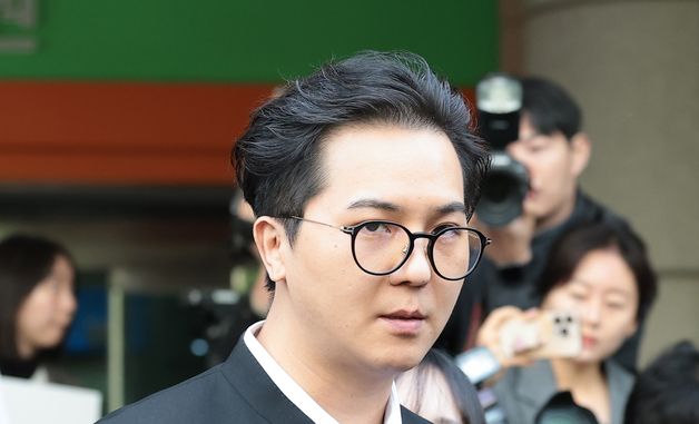 '병역법 위반' 송민호, 1년 6개월 구형