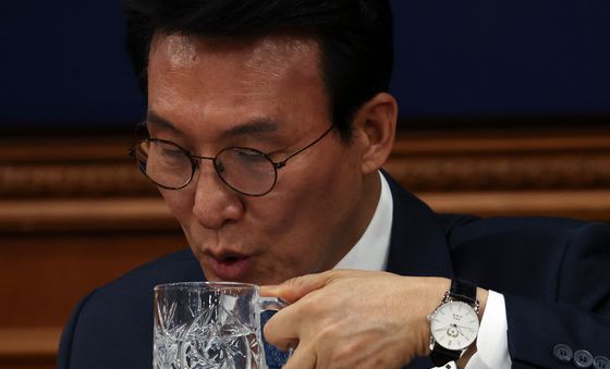 대통령 시계 찬 김민석 총리