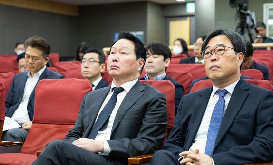 산업지원 정책토론회 참석한 최태원 회장