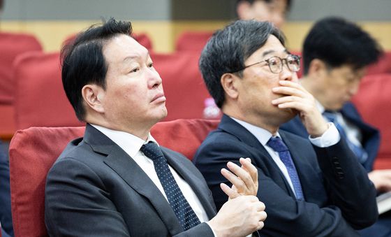 토론회 참석차 국회 찾은 최태원 회장