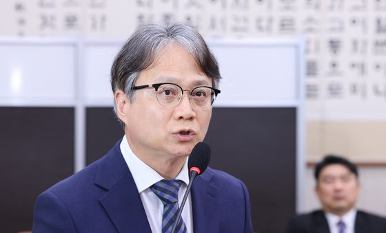 의원 질의 답변하는 손종국 감사관