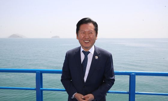 환하게 웃는 정청래