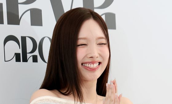 나연, 윙크는 너무 어려워