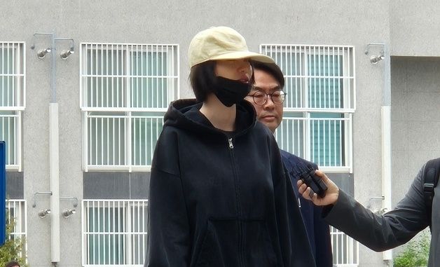 강도 자택 피해 입은 나나, 재판 증인 출석