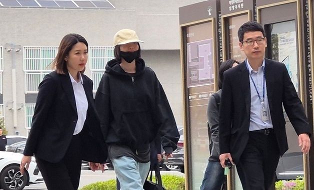 강도 자택 피해 입은 나나, 재판 증인 출석