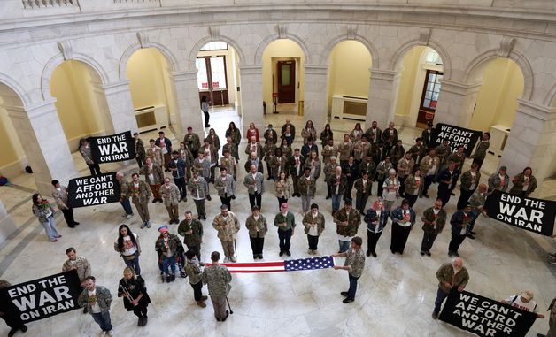 [포토] 美국회에서 반전 시위 벌이는 참전용사·군인가족 단체