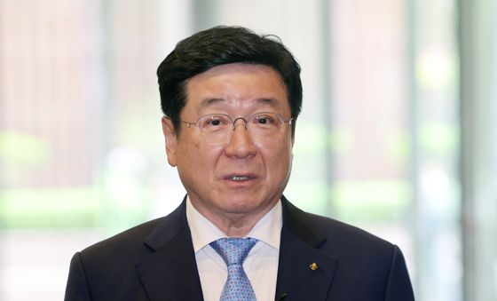 취재진 질문에 답하는 이찬희 삼성 준감위원장