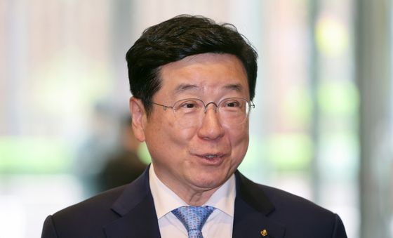 취재진 질문에 답하는 이찬희 삼성 준감위원장