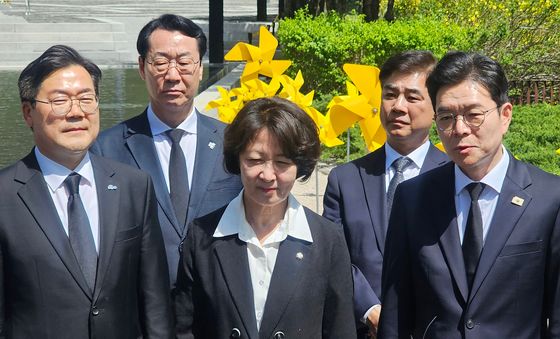 정원오-추미애-박찬대, 노무현 전 대통령 묘역 참배