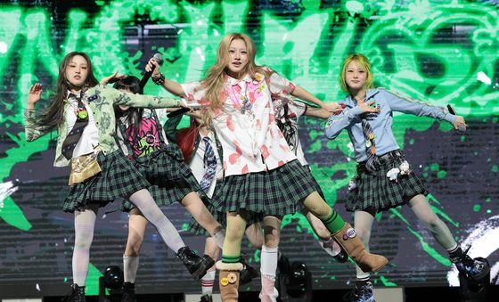 데뷔 무대 펼치는 언차일드