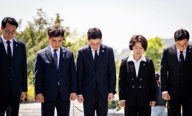 봉하마을 방문한 정원오 서울시장 후보