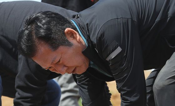 정청래, 통영 욕지도서 고구마 재배 민생현장 체험