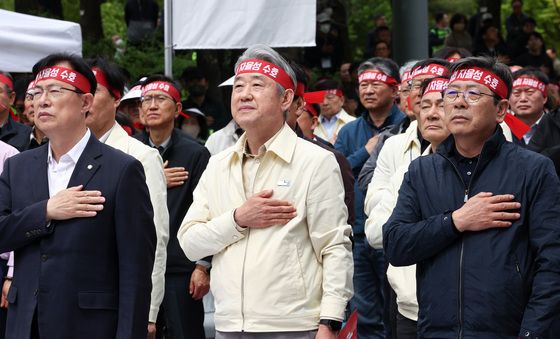 국민의례하는 강호동 회장