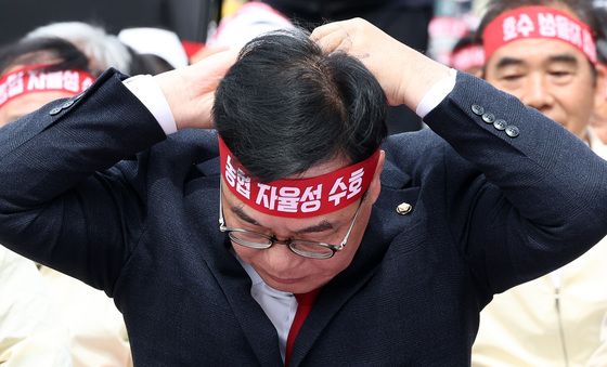 '농협 자율성 수호' 머리띠 묶는 송언석 원내대표