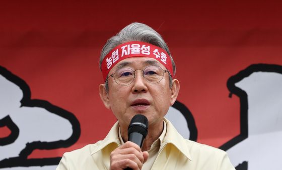 농협 자율성 수호 농민 결의대회 발언하는 강호동 회장