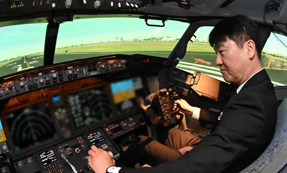 B737-8 체험하는 박재희 직무대행