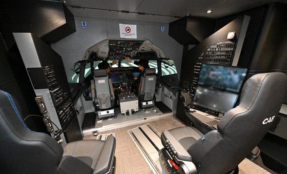 보잉 737-8 모의비행장치 내부 어떻게 생겼나?