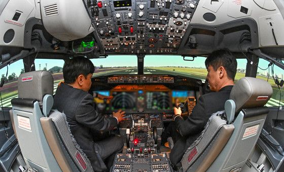 'B737-8 모의비행장치, 실제와 똑같네'