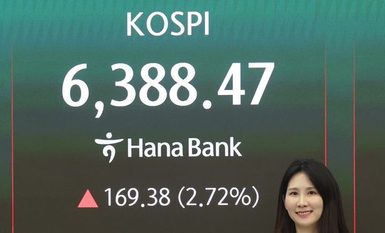 활짝 웃은 코스피 '사상 최고치 마감'