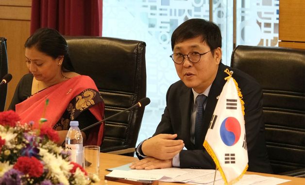 발언하는 최휘영 장관