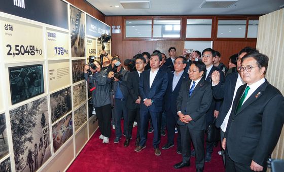 옛 전남도청 방문한 강기정·우원식